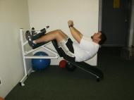 abdominal strength training : decline sit ups